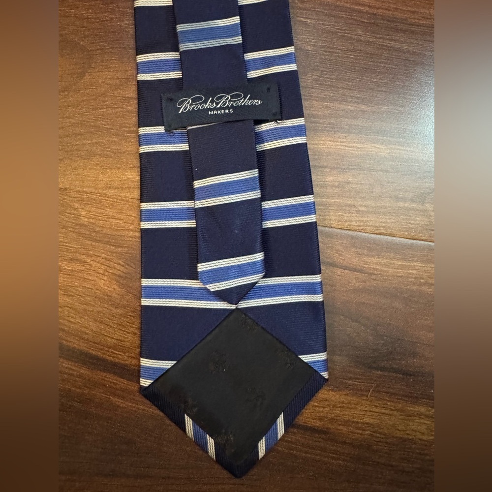 BROOKS BROTHERS Makers Elegant Silk Navy and Silver Striped Men's Tie - Picture 4 of 9